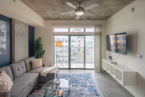Stylish 1BD - Central Downtown - Gym, Pool, Parking